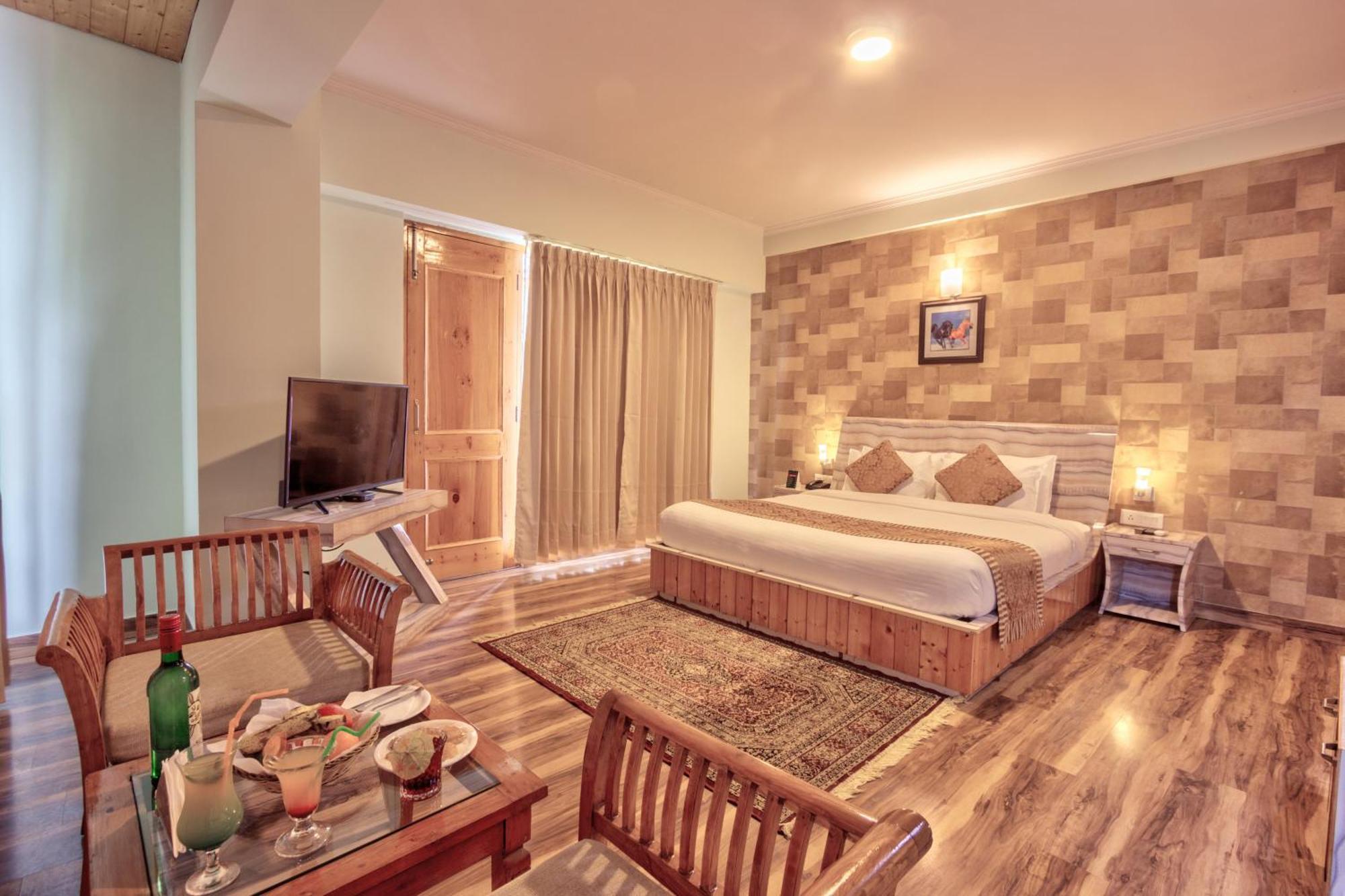 Snow Flakes Resort And Spa Centrally Heated Luxury Resort — Photos 2
